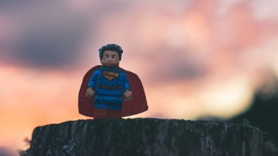 La silueta de un superman de lego